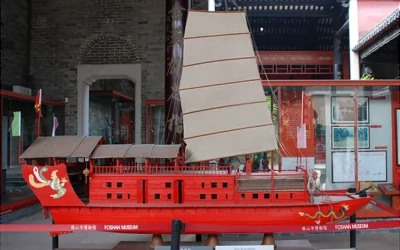 El Junco Rojo y el Muñeco de Madera